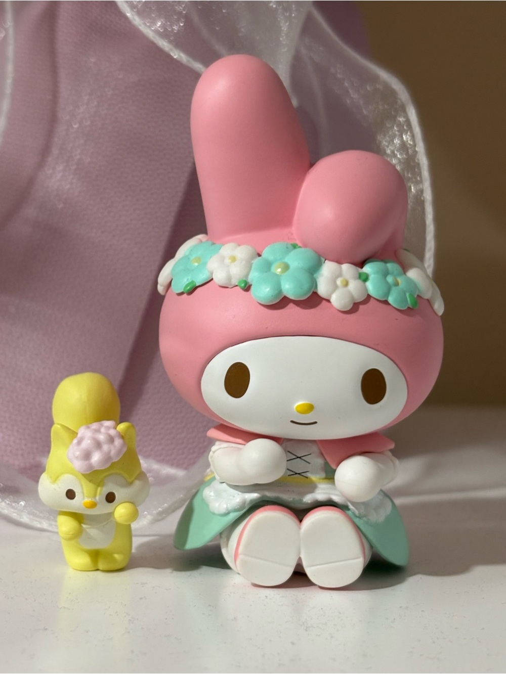 🩷 Beautiful Pink My Melody Crown Figure with Pet Friend Risu 💛